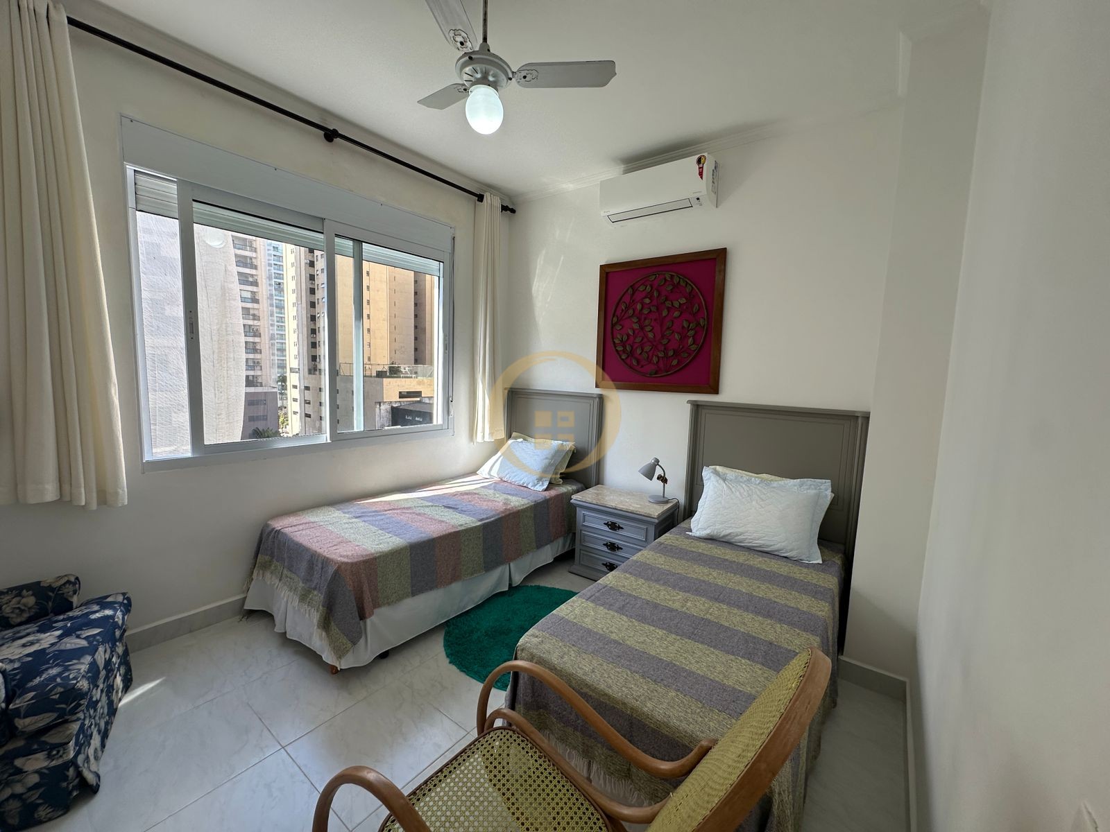 Apartamento na Praia das Pitangueiras, Guarujá - SP