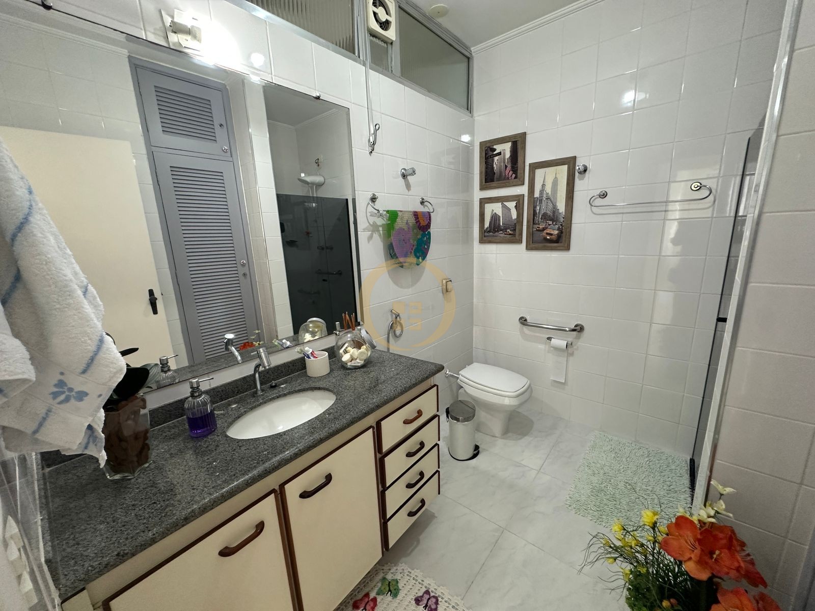 Apartamento na Praia das Pitangueiras, Guarujá - SP