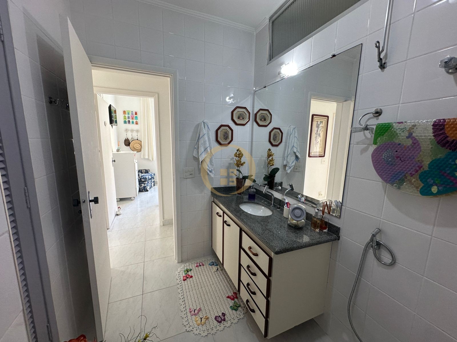 Apartamento na Praia das Pitangueiras, Guarujá - SP