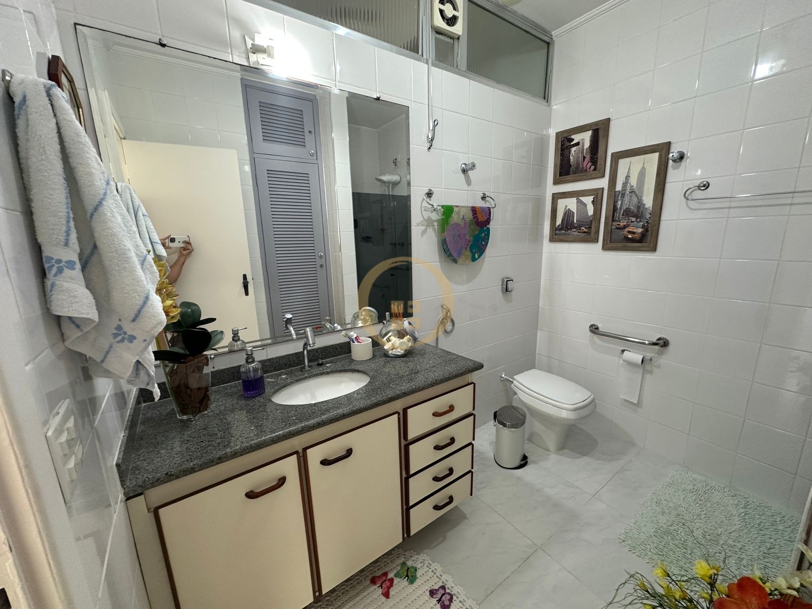 Apartamento na Praia das Pitangueiras, Guarujá - SP