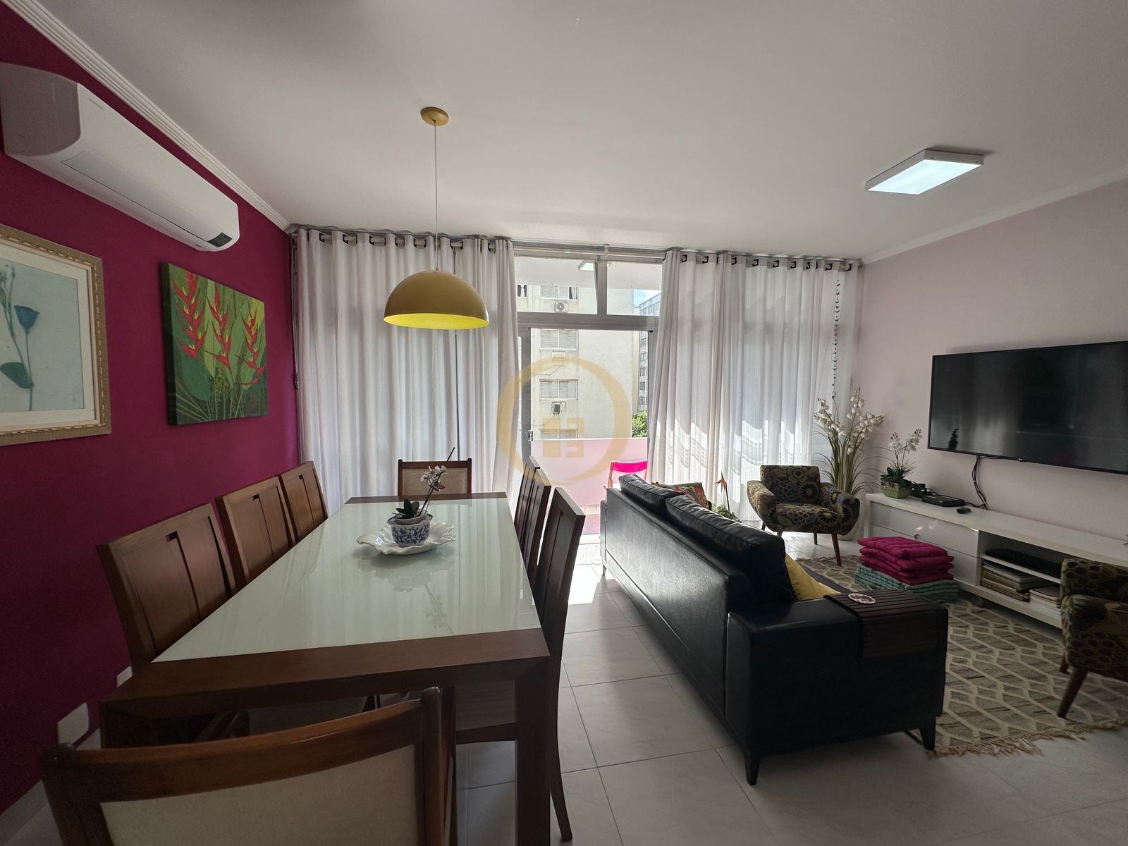 Apartamento na Praia das Pitangueiras, Guarujá - SP