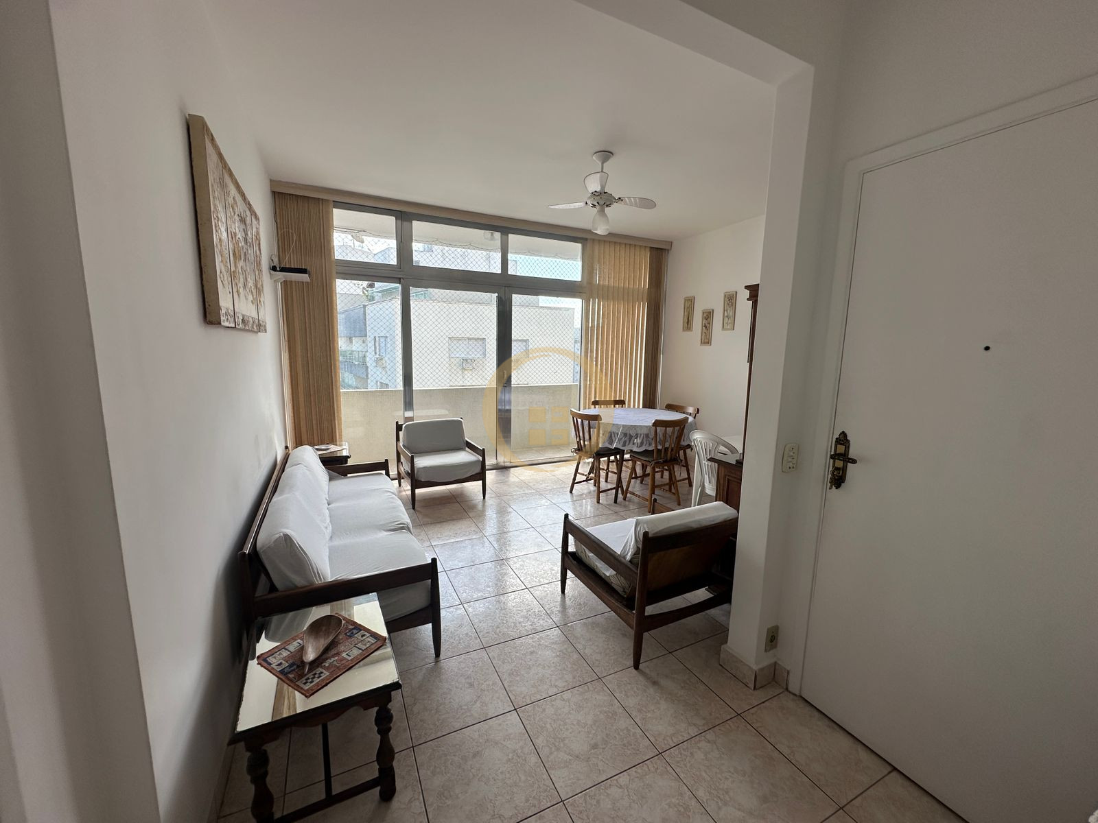 Apartamento na Praia das Pitangueiras, Guarujá - SP