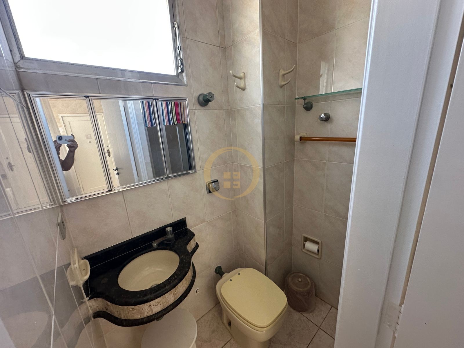 Apartamento na Praia das Pitangueiras, Guarujá - SP