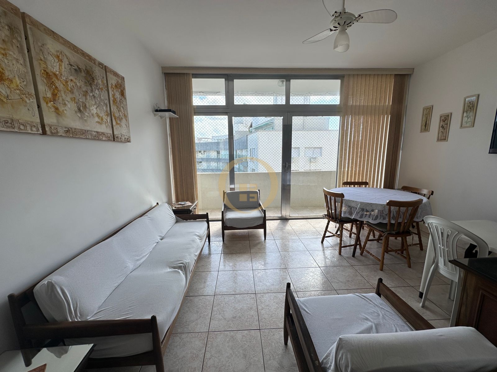 Apartamento na Praia das Pitangueiras, Guarujá - SP