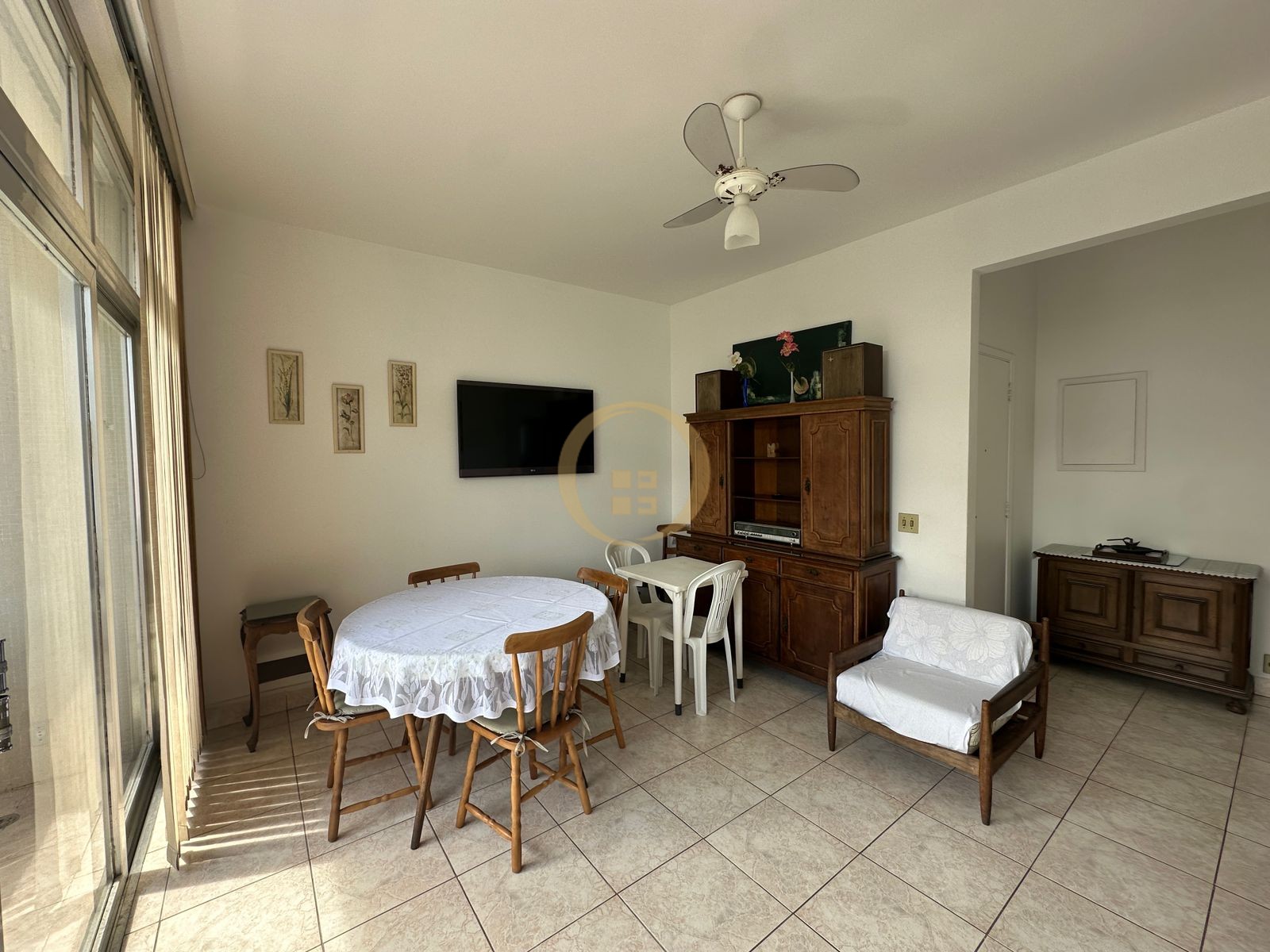 Apartamento na Praia das Pitangueiras, Guarujá - SP