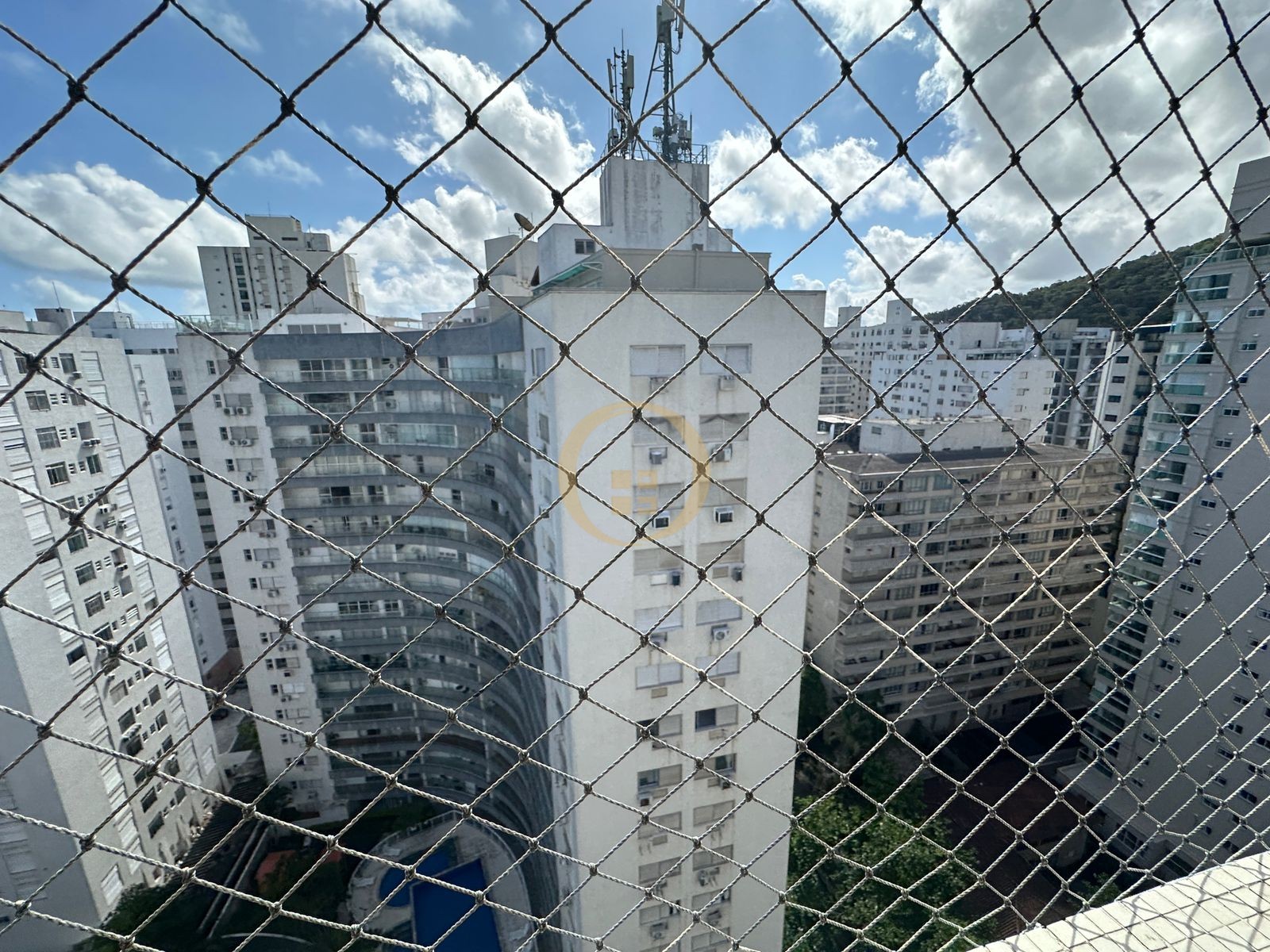 Apartamento na Praia das Pitangueiras, Guarujá - SP