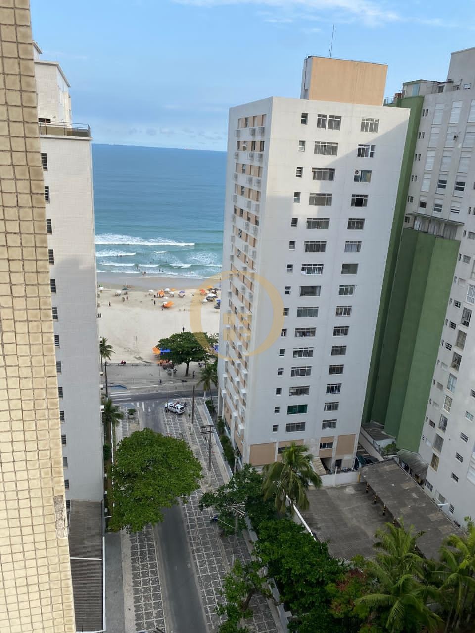 Apartamento na Praia das Pitangueiras, Guarujá - SP