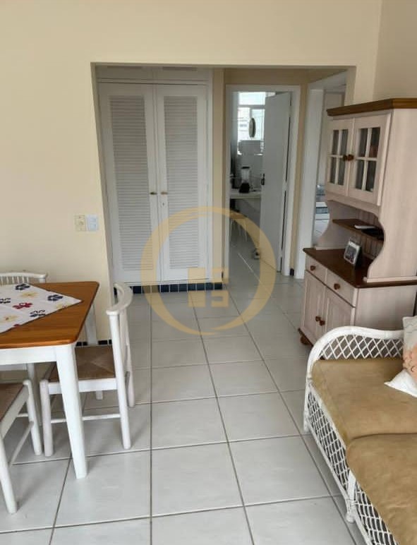 Apartamento na Praia das Pitangueiras, Guarujá - SP