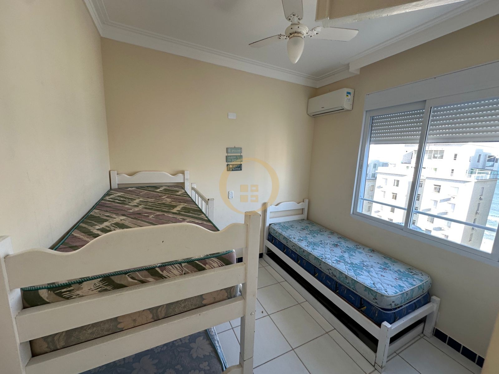 Apartamento na Praia das Pitangueiras, Guarujá - SP