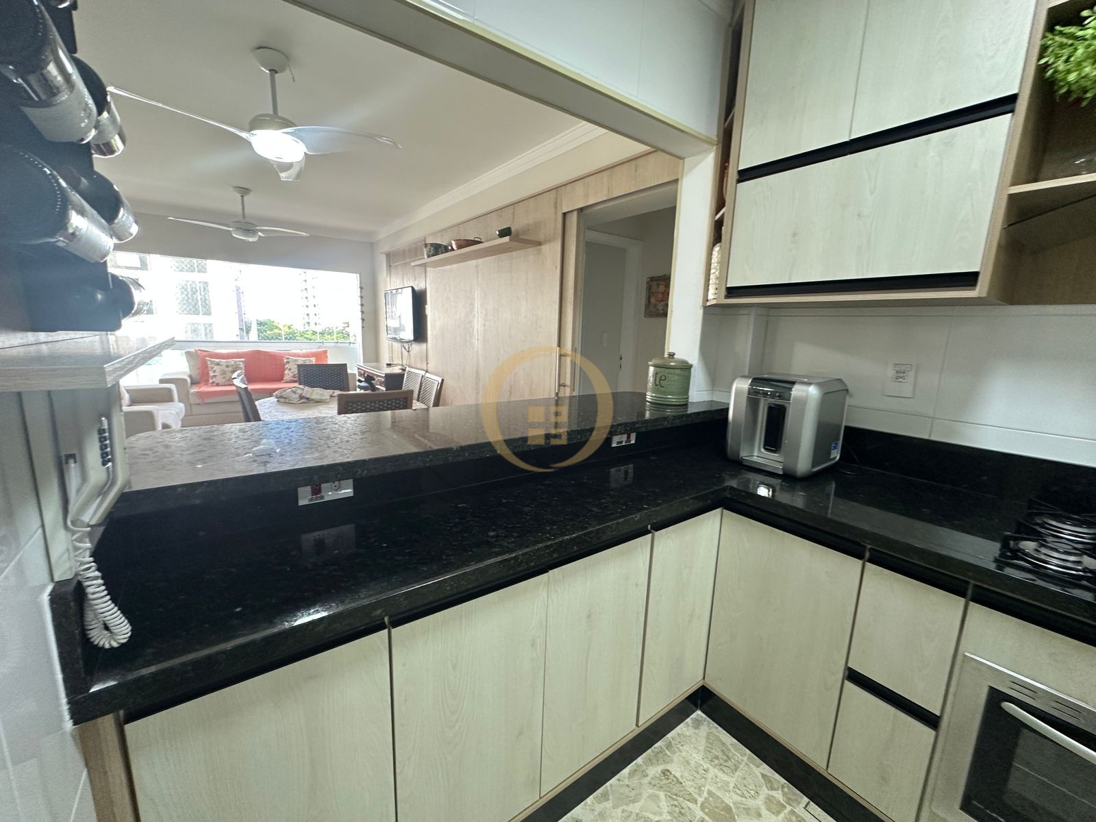 Apartamento na Praia das Pitangueiras, Guarujá - SP