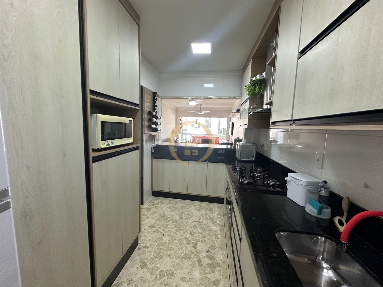 Apartamento na Praia das Pitangueiras, Guarujá - SP