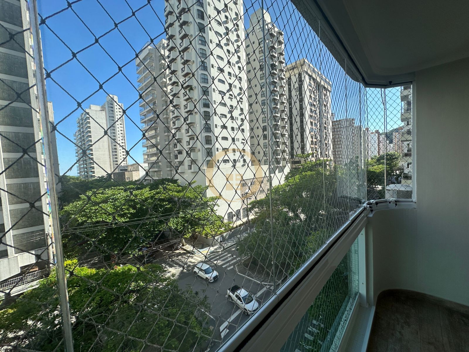 Apartamento na Praia das Pitangueiras, Guarujá - SP