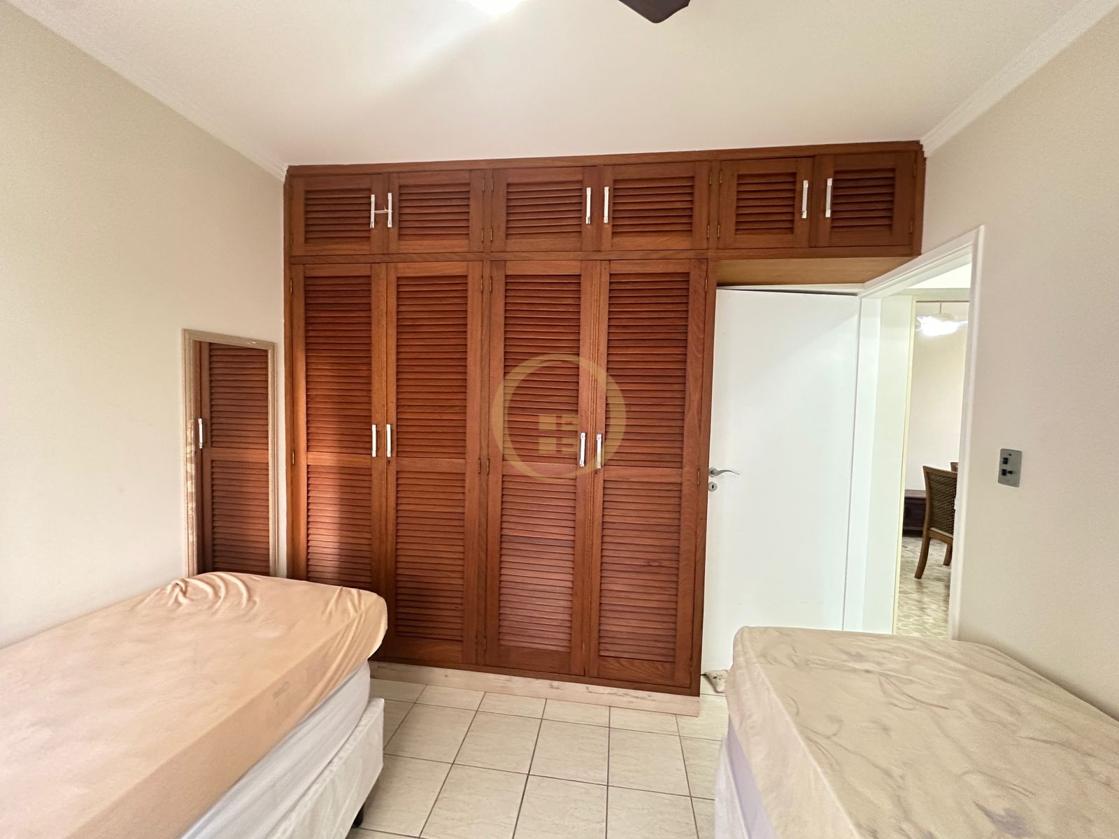 Apartamento na Praia das Pitangueiras, Guarujá - SP