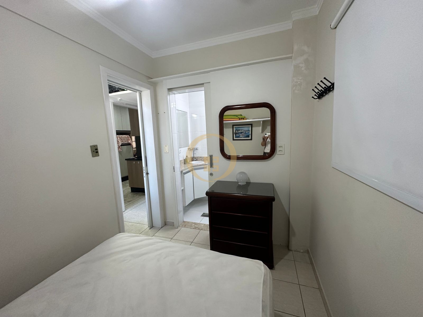 Apartamento na Praia das Pitangueiras, Guarujá - SP