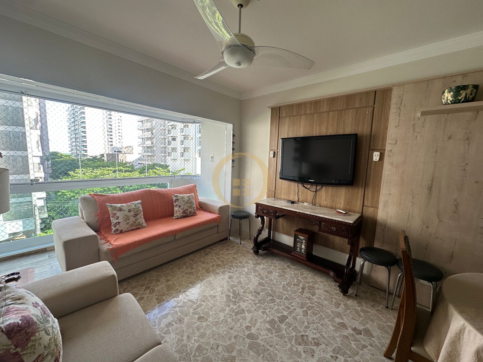 Apartamento na Praia das Pitangueiras, Guarujá - SP