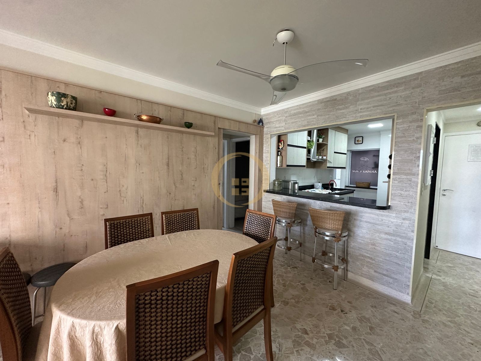 Apartamento na Praia das Pitangueiras, Guarujá - SP
