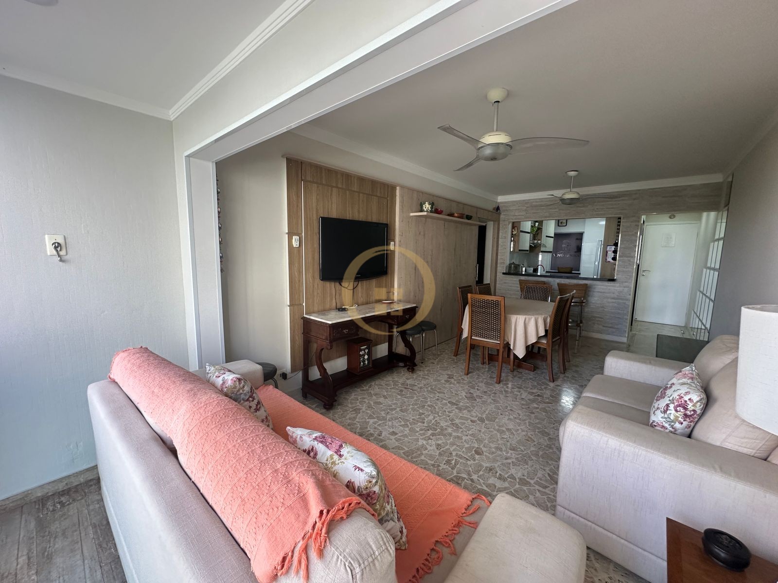 Apartamento na Praia das Pitangueiras, Guarujá - SP