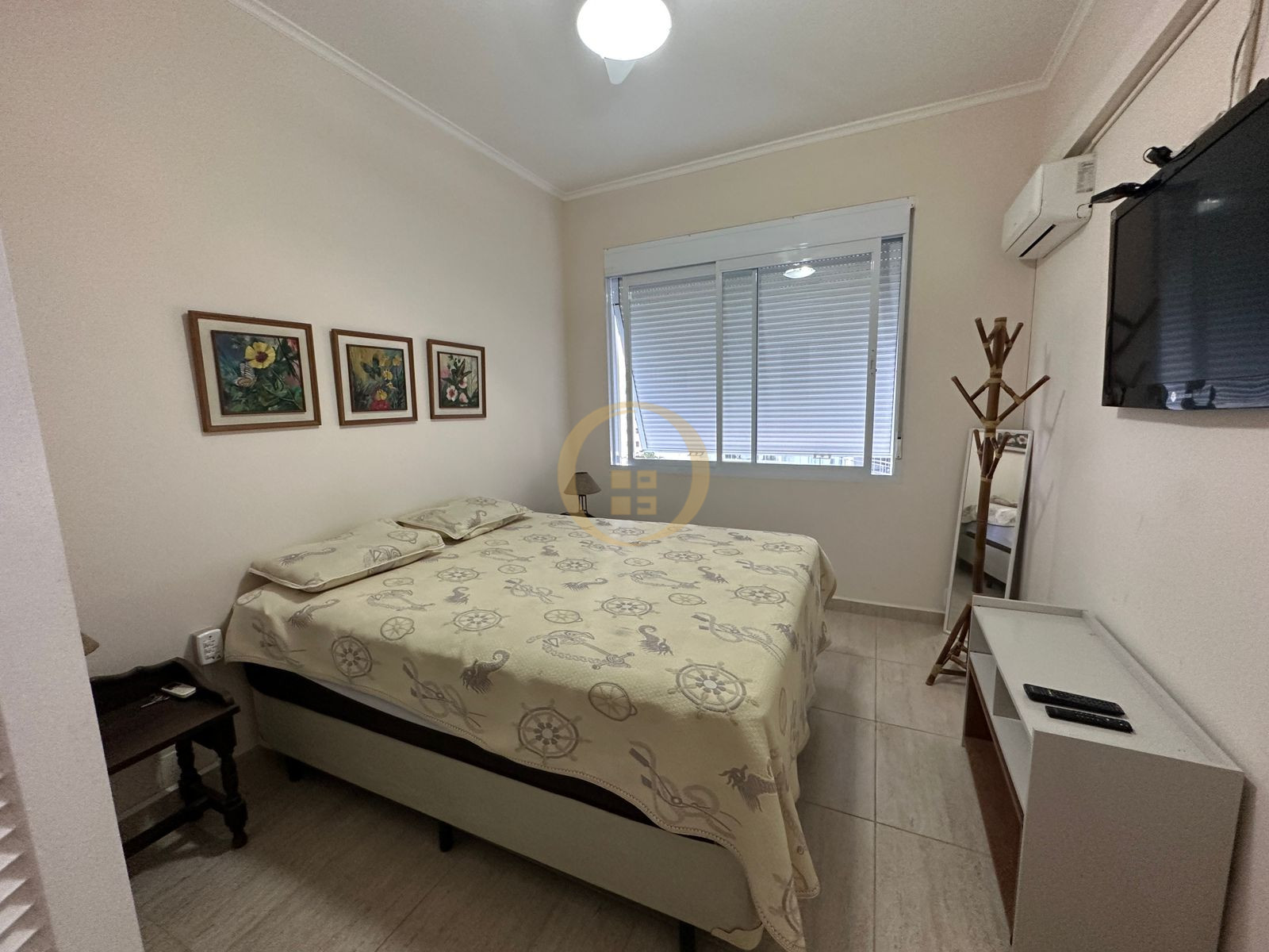 Apartamento na Praia das Pitangueiras, Guarujá - SP
