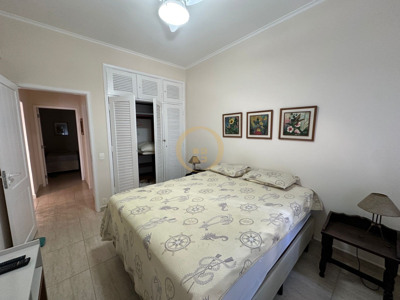 Apartamento na Praia das Pitangueiras, Guarujá - SP