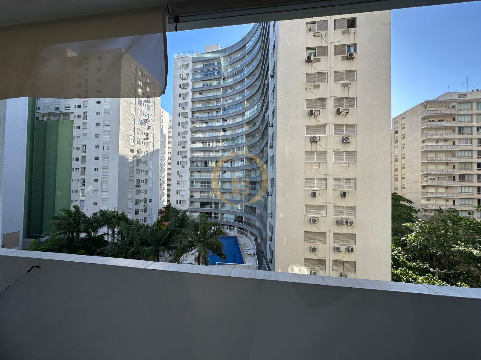 Apartamento na Praia das Pitangueiras, Guarujá - SP