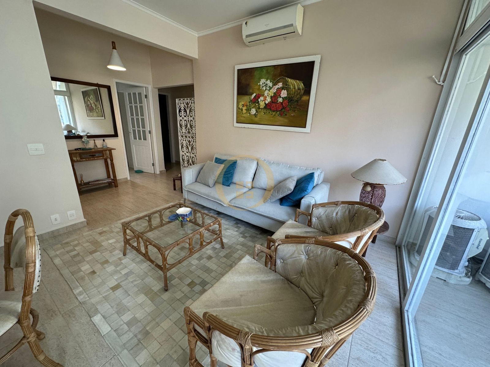 Apartamento na Praia das Pitangueiras, Guarujá - SP