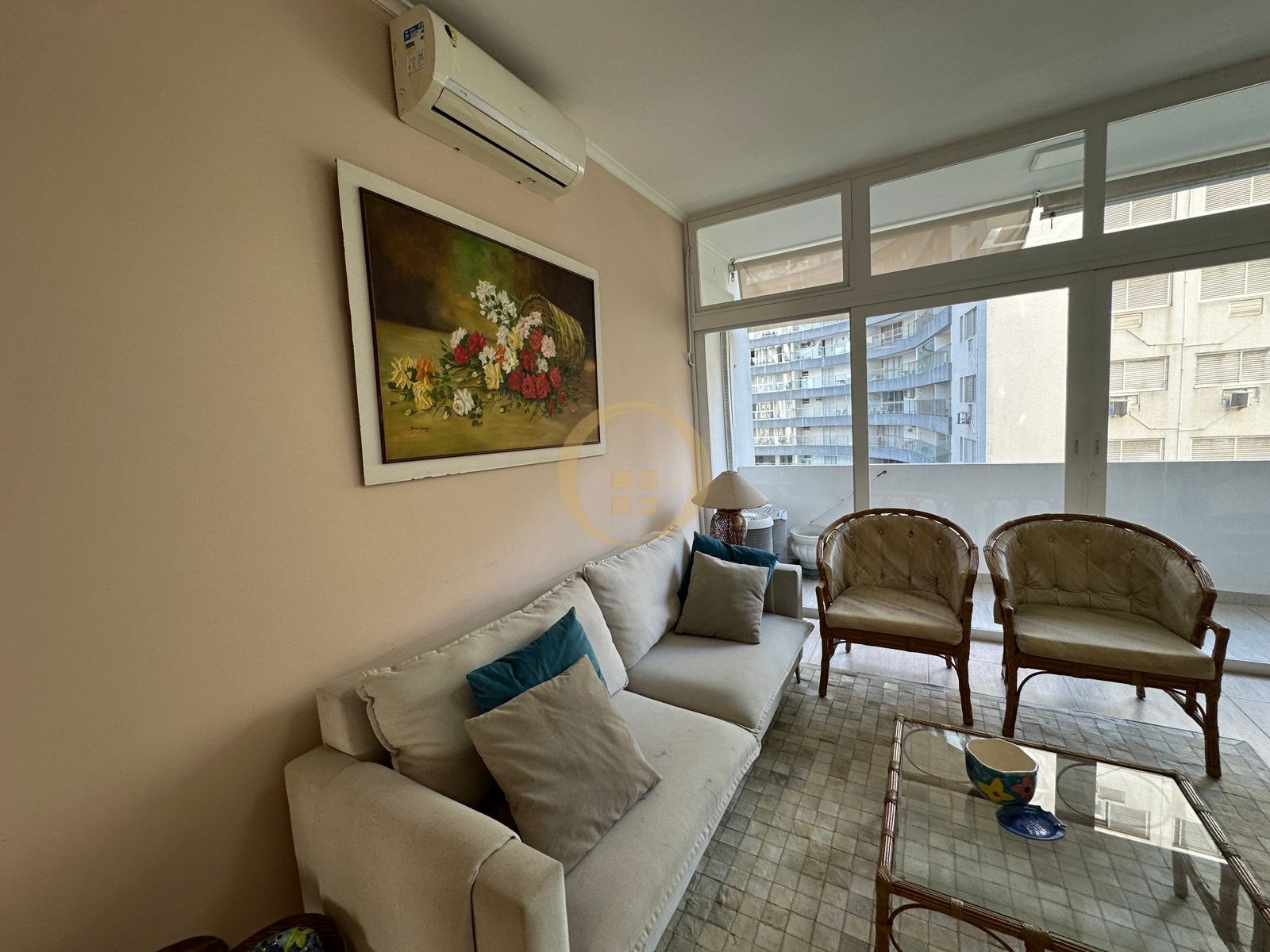 Apartamento na Praia das Pitangueiras, Guarujá - SP