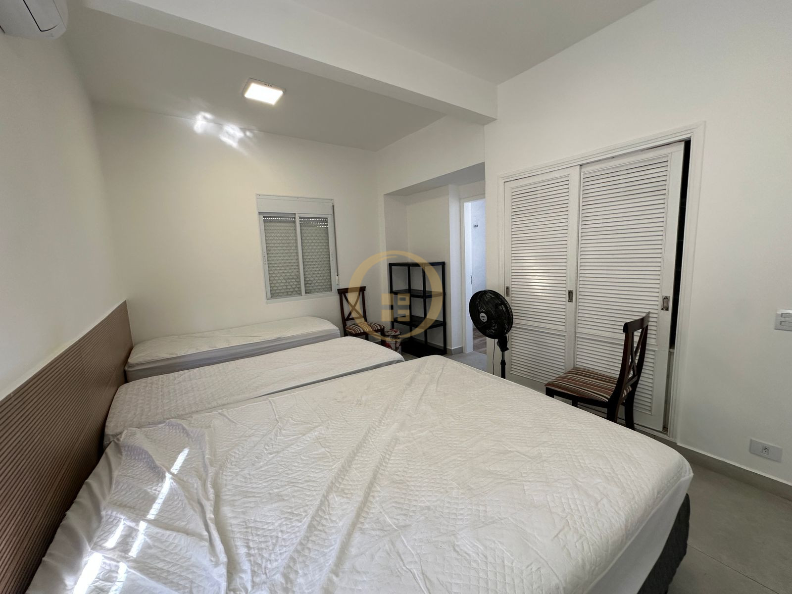 Apartamento na Praia das Pitangueiras, Guarujá - SP