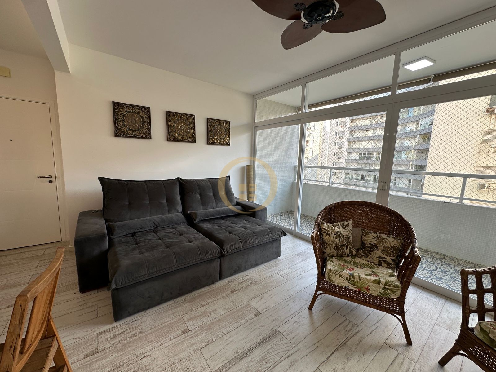 Apartamento na Praia das Pitangueiras, Guarujá - SP