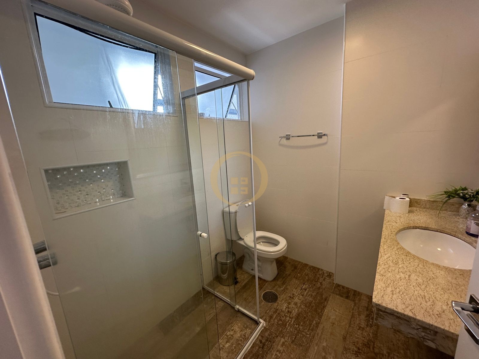 Apartamento na Praia das Pitangueiras, Guarujá - SP