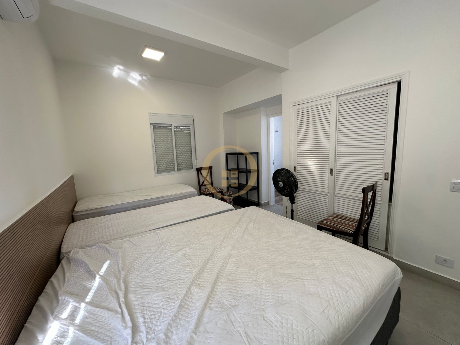 Apartamento na Praia das Pitangueiras, Guarujá - SP