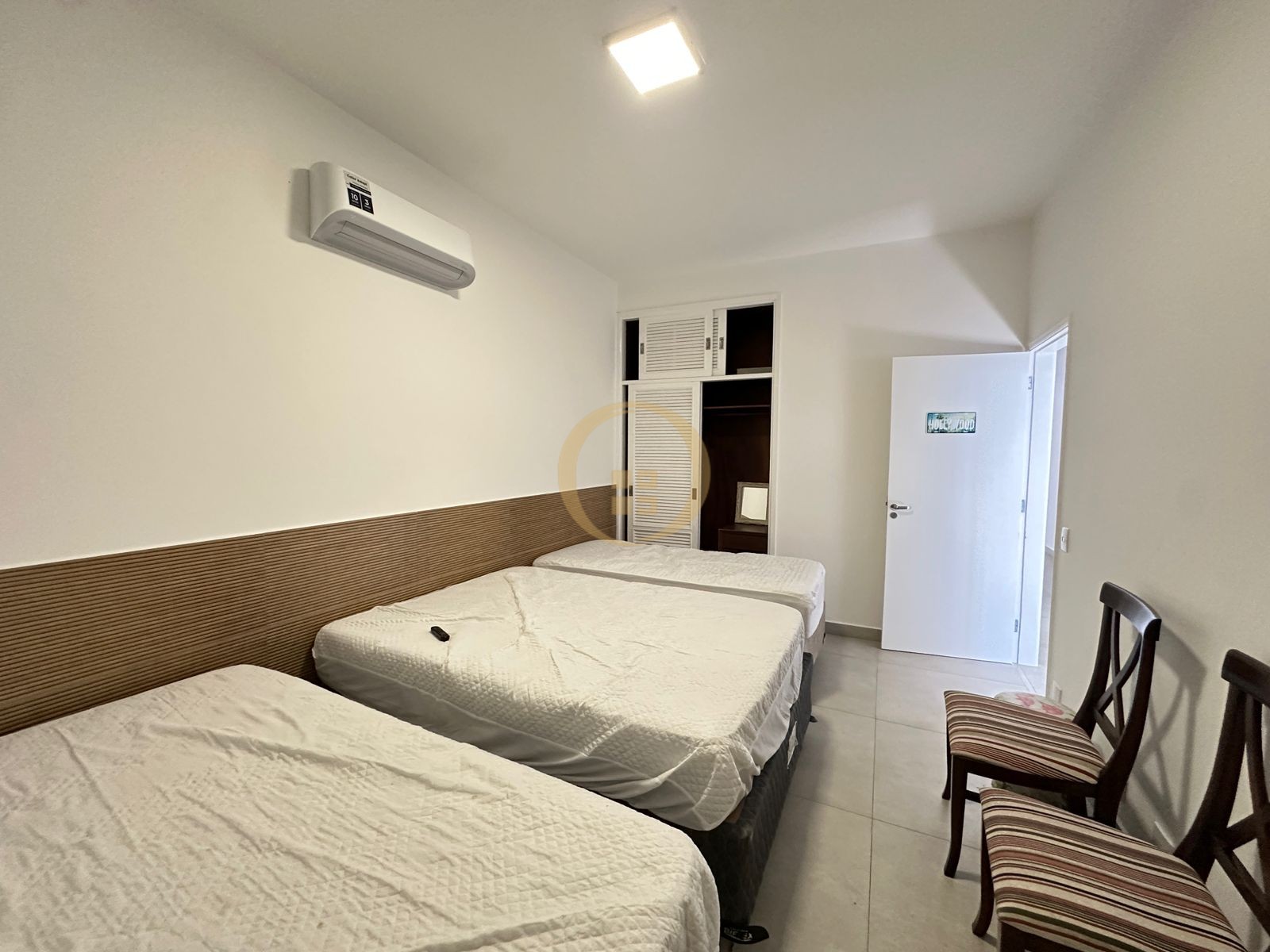 Apartamento na Praia das Pitangueiras, Guarujá - SP