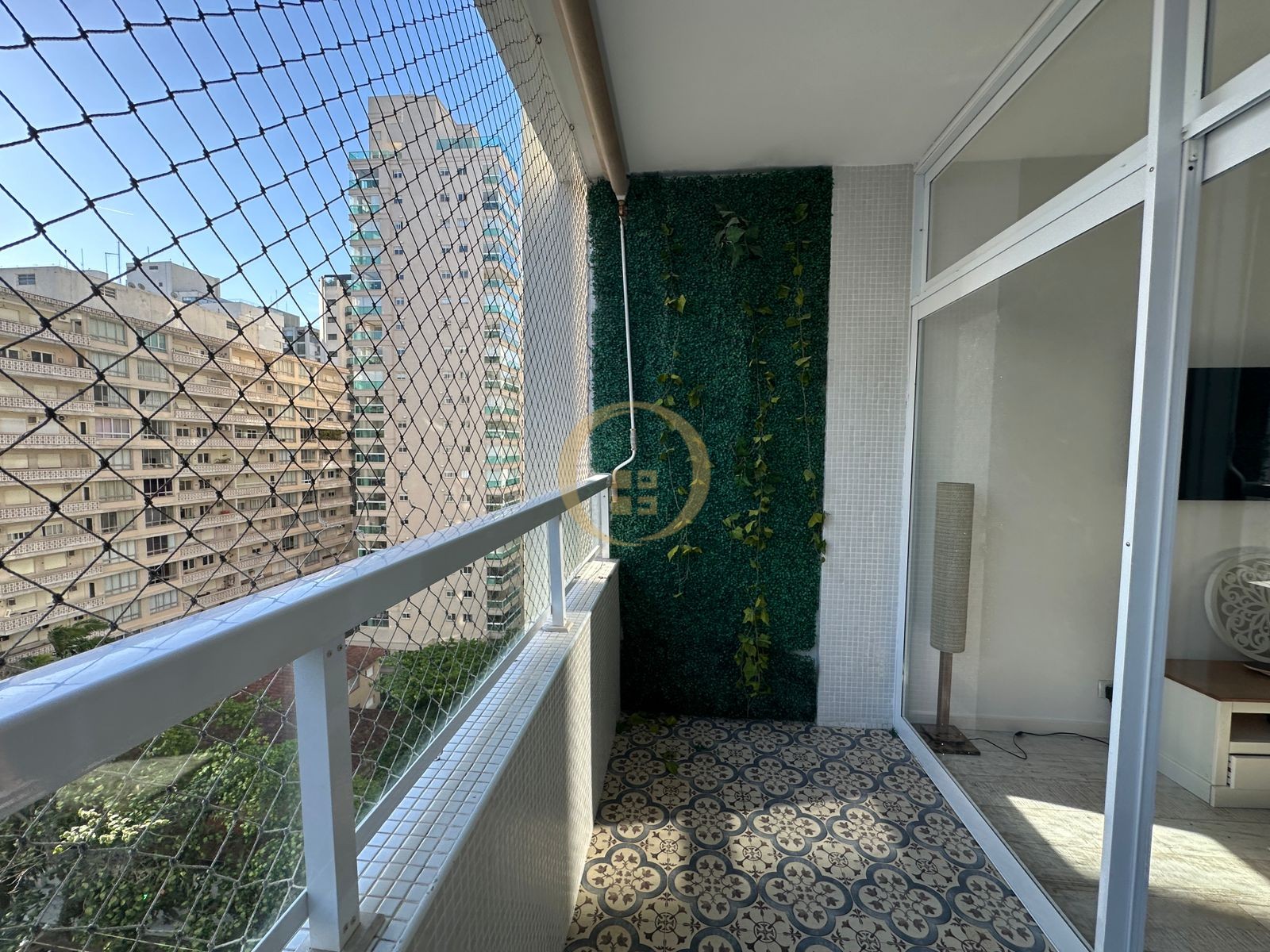 Apartamento na Praia das Pitangueiras, Guarujá - SP