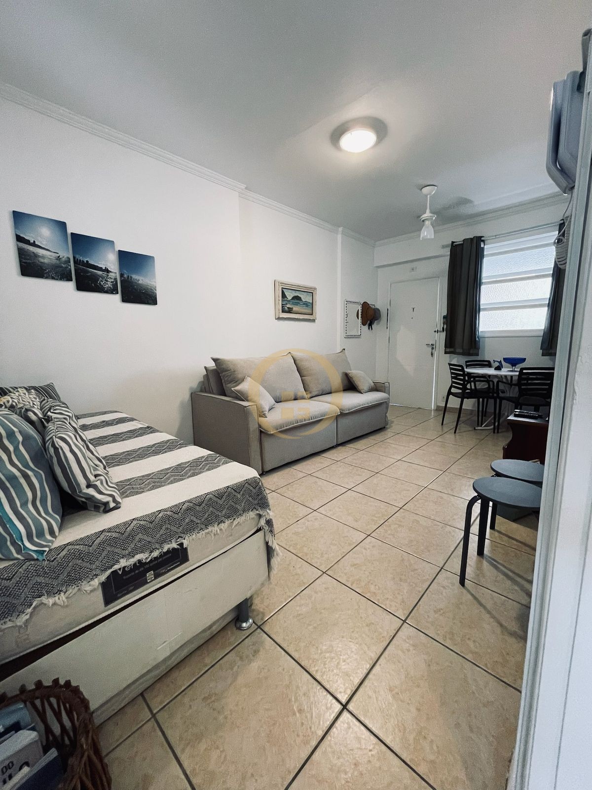 Apartamento na Praia das Pitangueiras, Guarujá - SP
