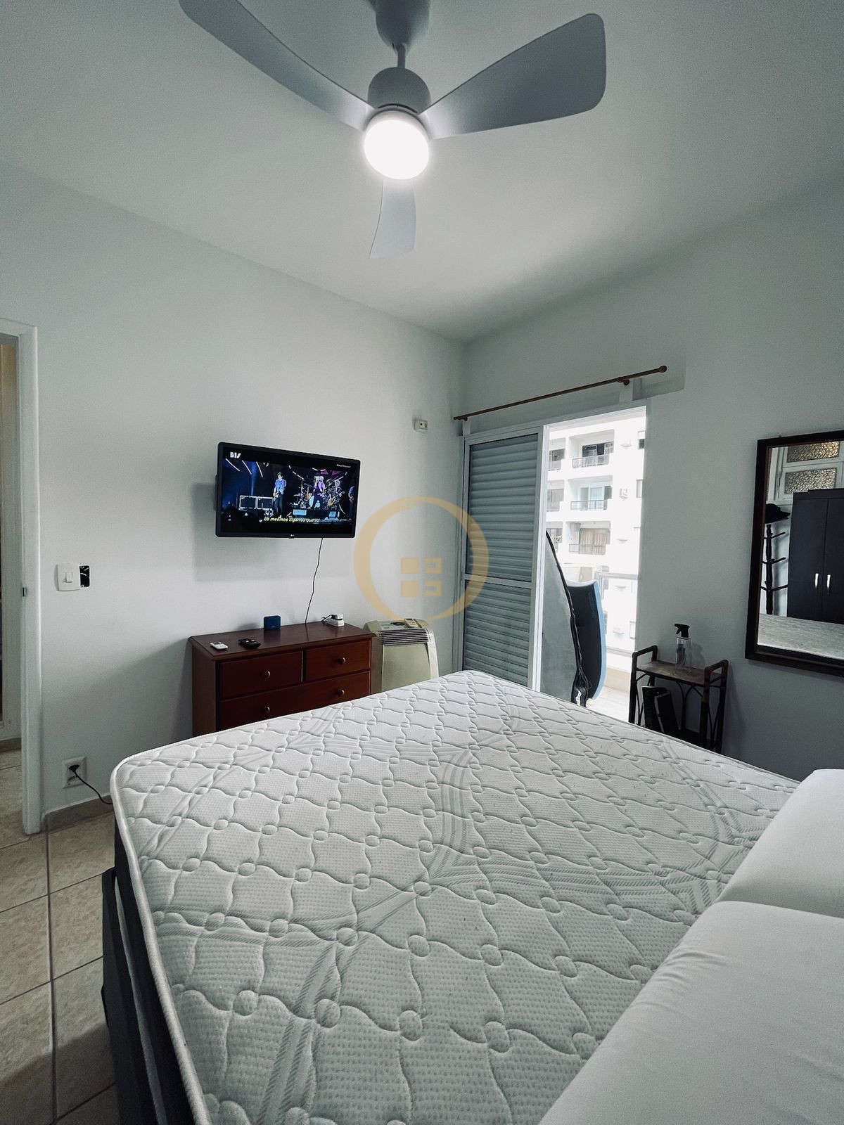 Apartamento na Praia das Pitangueiras, Guarujá - SP
