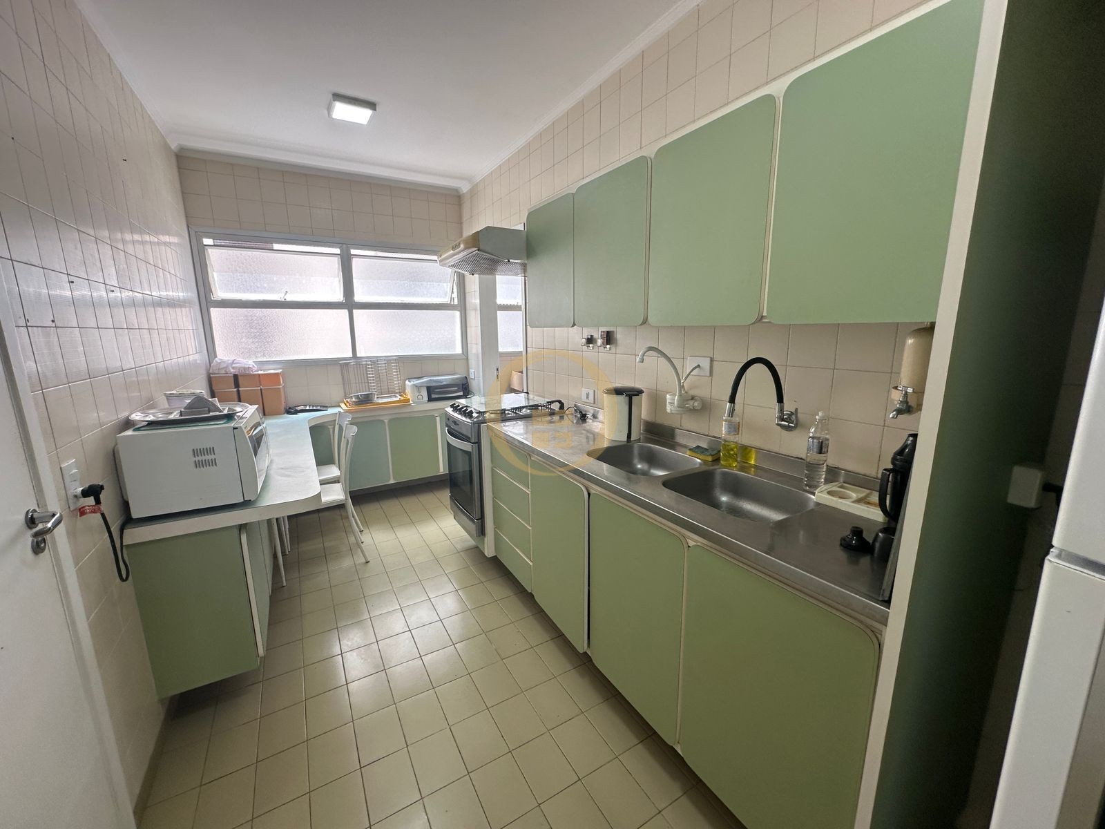 Apartamento na Praia das Pitangueiras, Guarujá - SP
