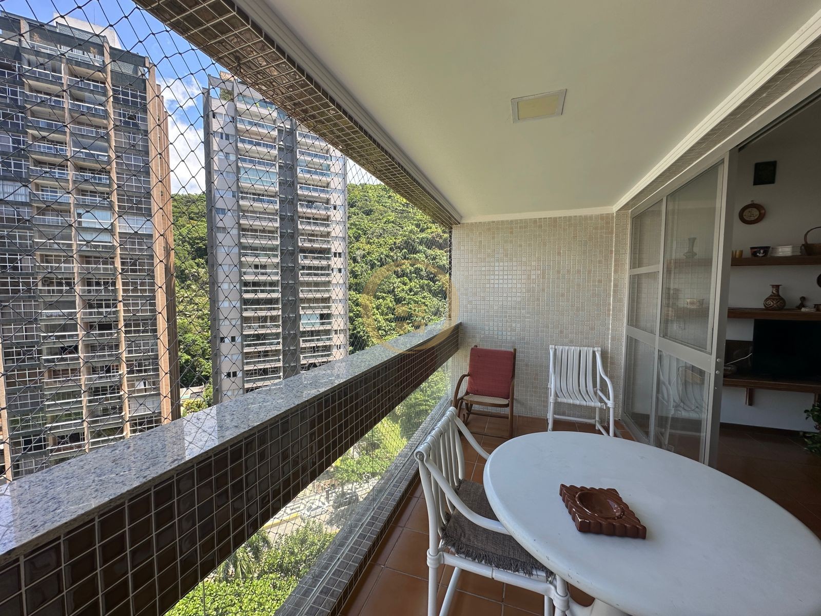 Apartamento na Praia das Pitangueiras, Guarujá - SP