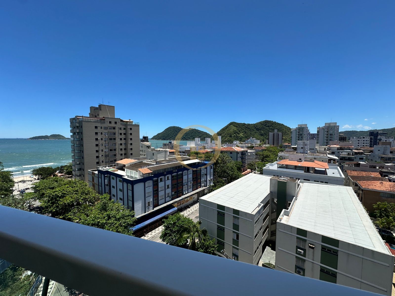 Apartamento na Praia das Astúrias, Guarujá - SP