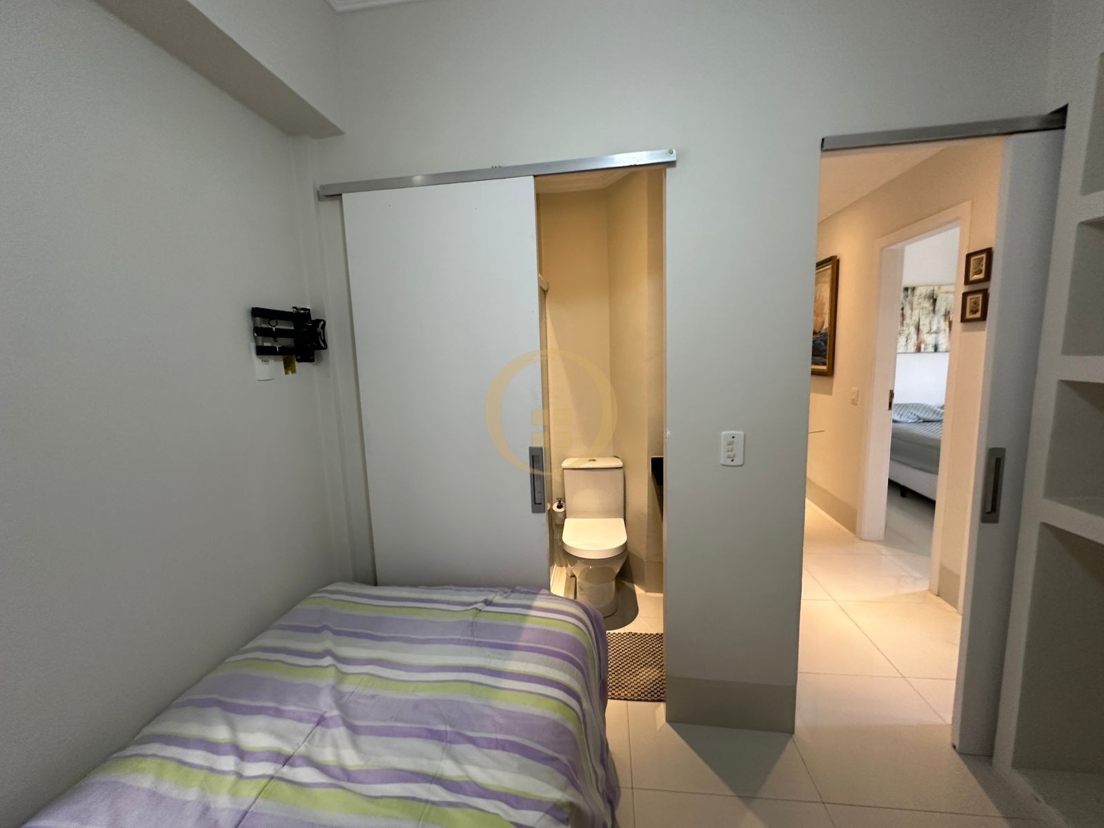 Apartamento na Praia da Enseada, Guarujá - SP