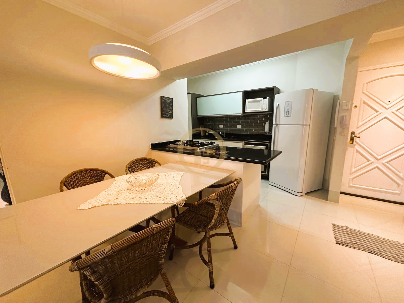 Apartamento na Praia da Enseada, Guarujá - SP