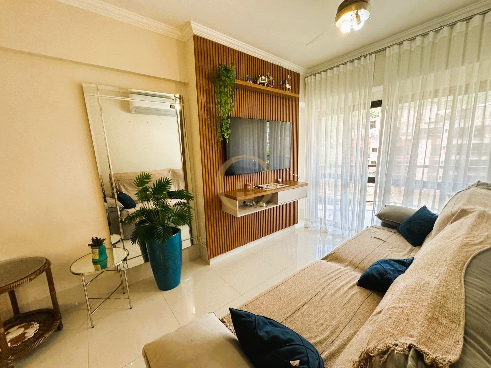 Apartamento na Praia da Enseada, Guarujá - SP