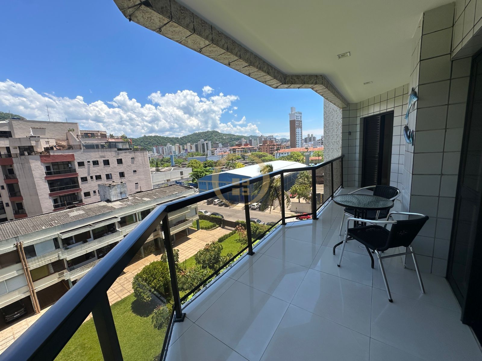 Apartamento na Praia da Enseada, Guarujá - SP