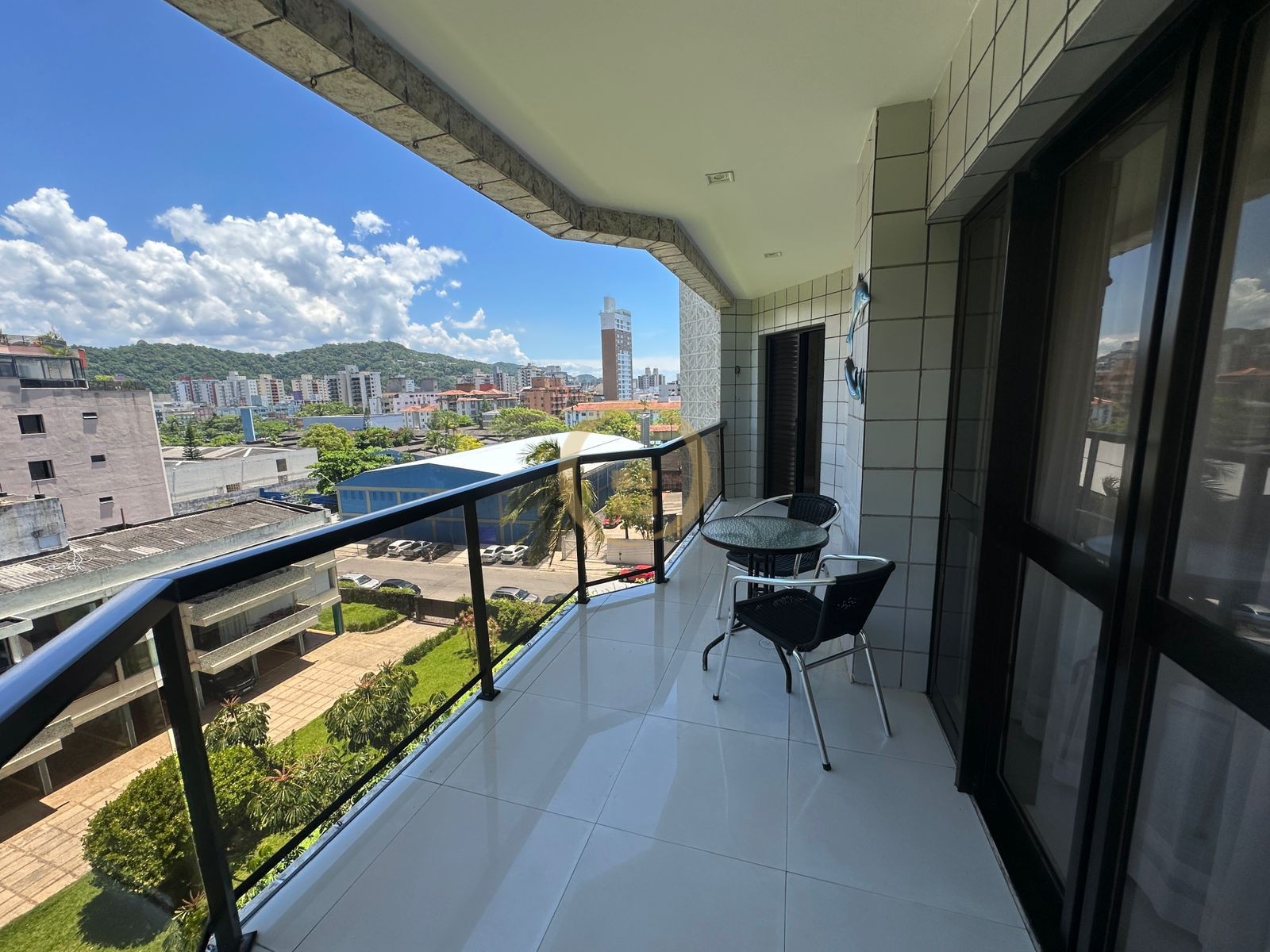 Apartamento na Praia da Enseada, Guarujá - SP