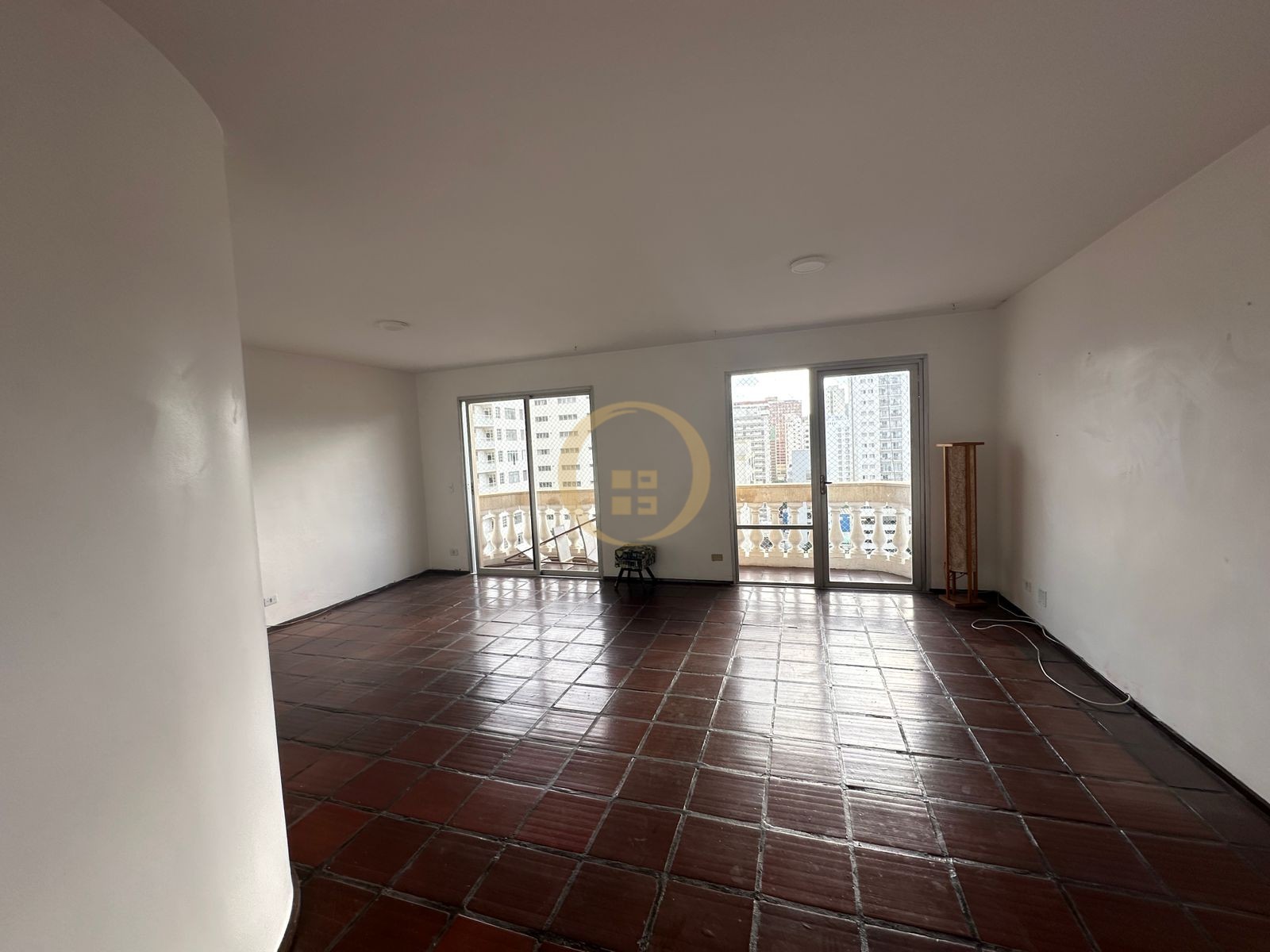 Apartamento na Praia das Pitangueiras, Guarujá - SP