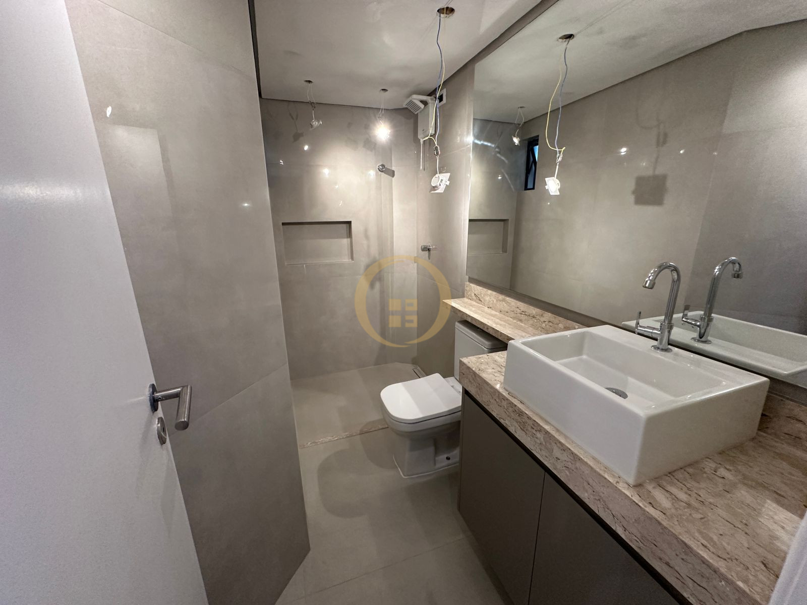 Apartamento na Praia da Enseada, Guarujá - SP