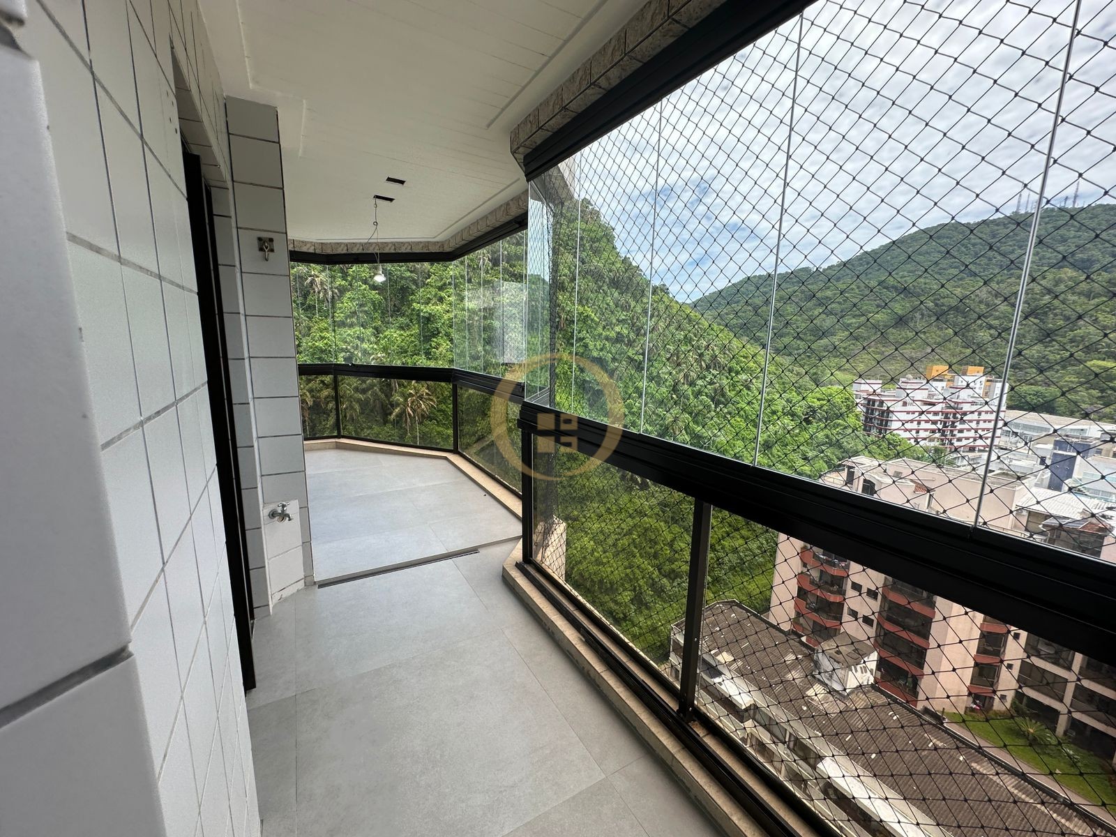 Apartamento na Praia da Enseada, Guarujá - SP