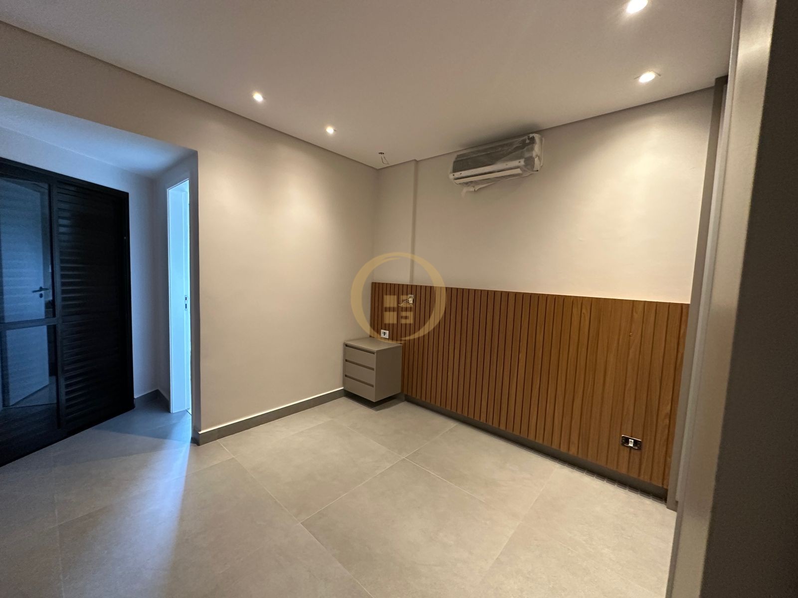 Apartamento na Praia da Enseada, Guarujá - SP
