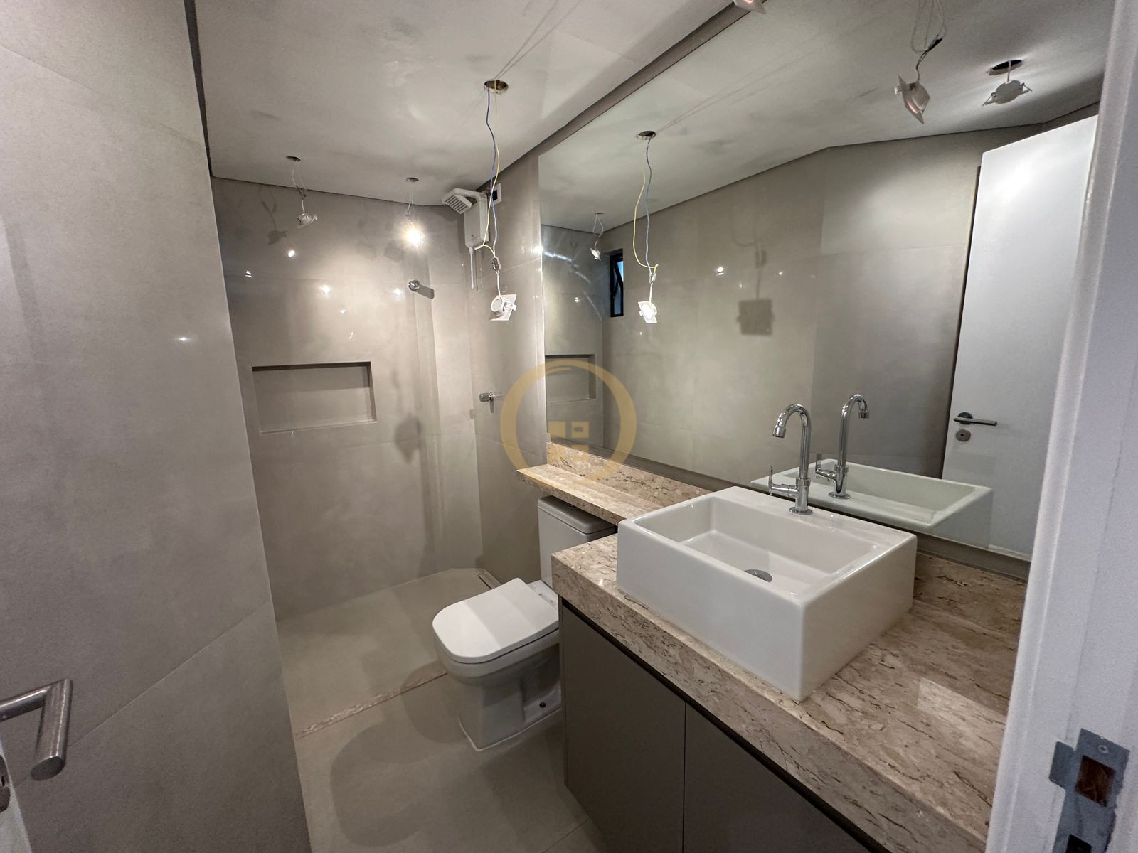 Apartamento na Praia da Enseada, Guarujá - SP