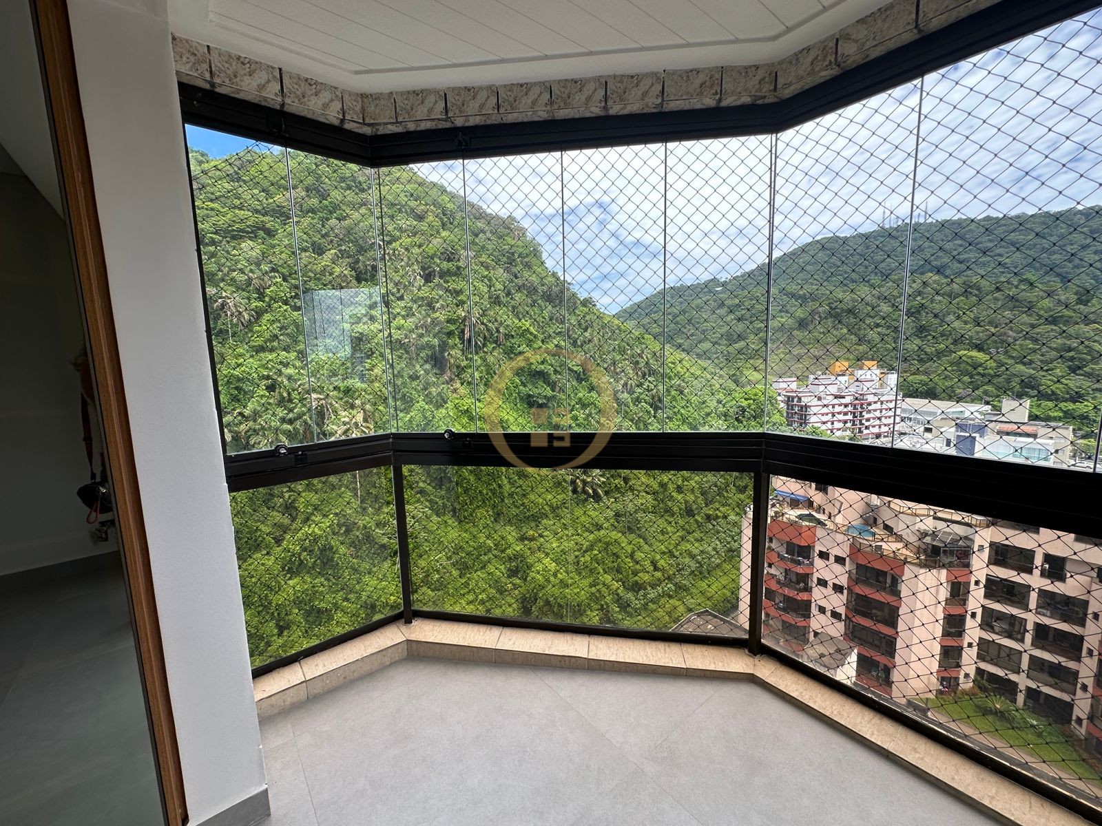 Apartamento na Praia da Enseada, Guarujá - SP