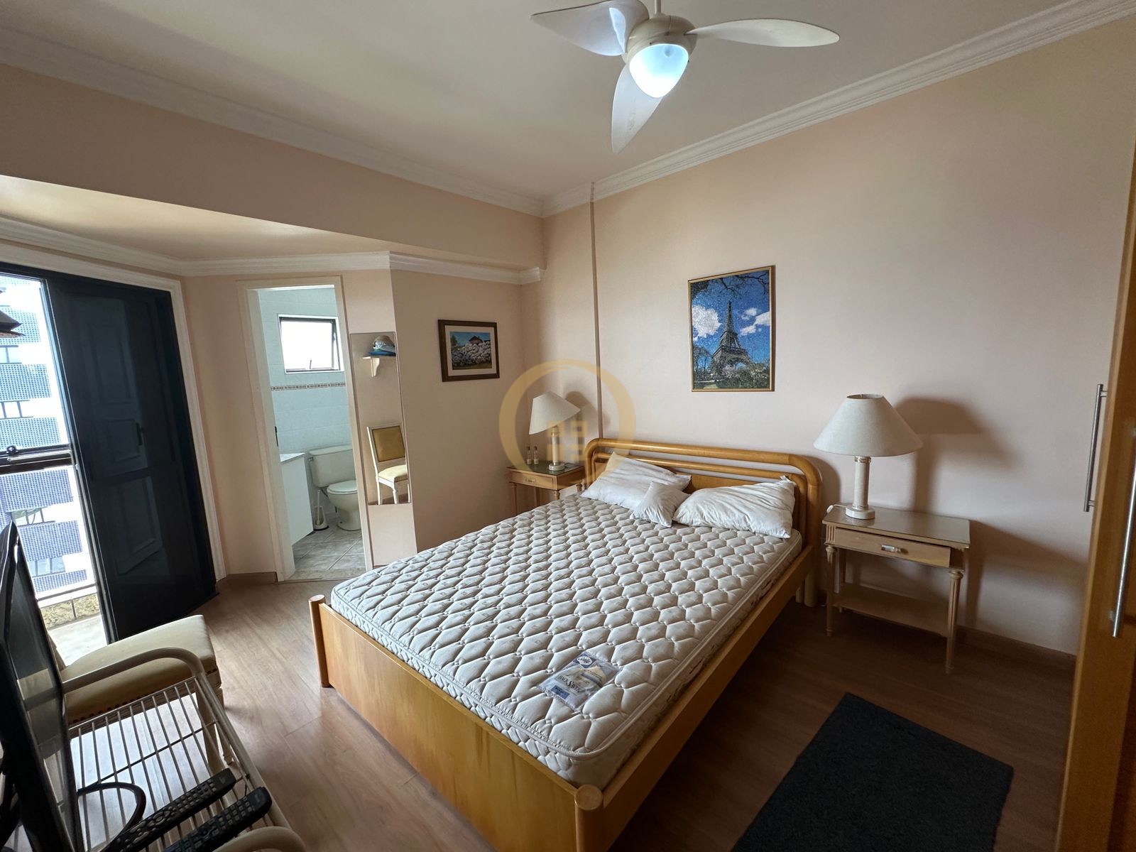 Apartamento na Praia da Enseada, Guarujá - SP