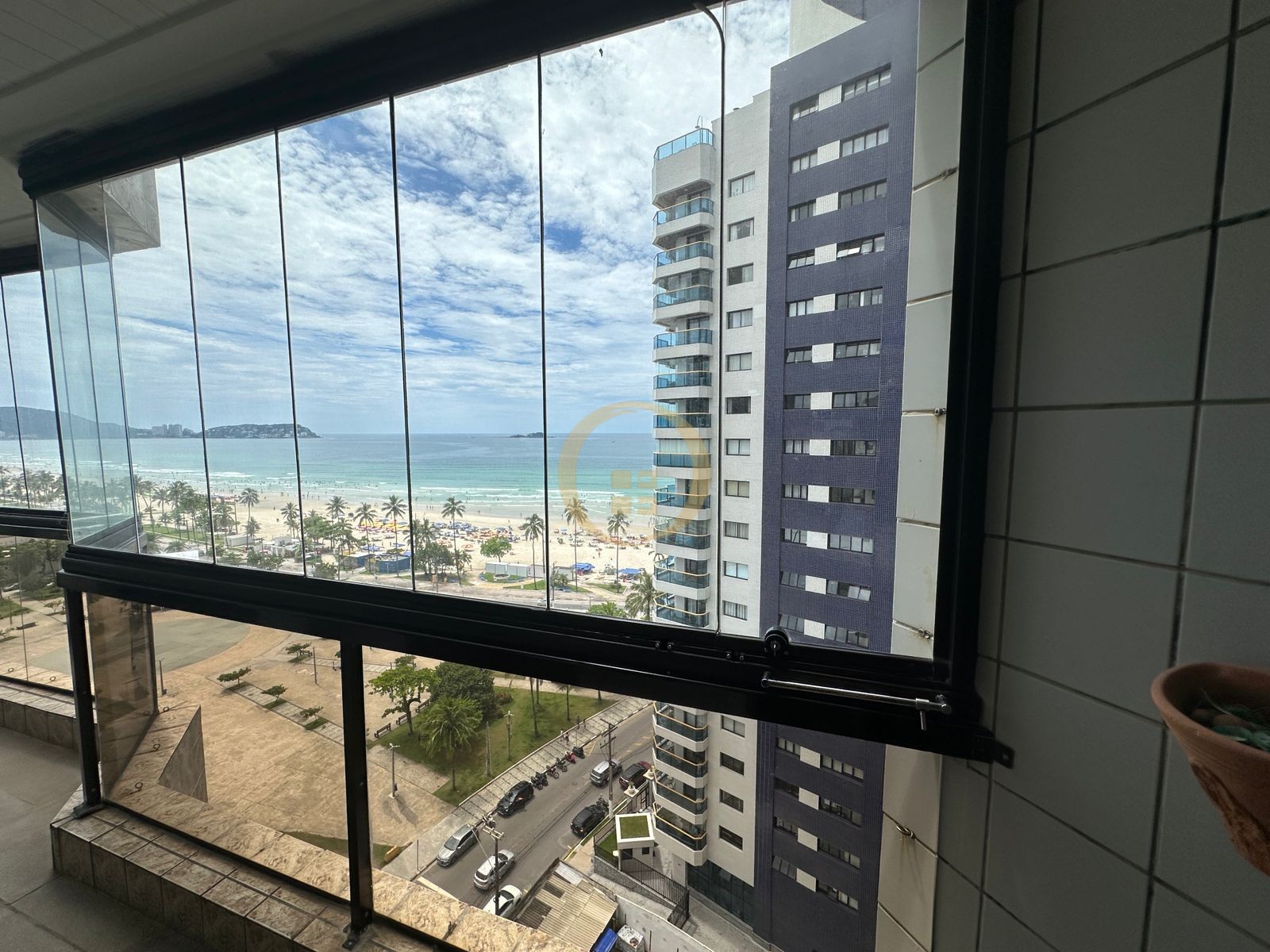 Apartamento na Praia da Enseada, Guarujá - SP